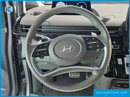 HYUNDAI STARIA LOUNGE 9-SEATER