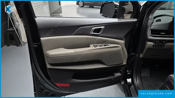 KIA CARNIVAL GASOLINE 9-SEATER PRESTIGE