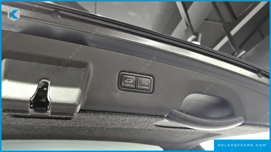 KIA CARNIVAL GASOLINE 7-SEATER NOBLESSE