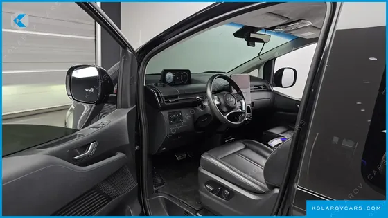 HYUNDAI STARIA 4WD LOUNGE 9-SEATER