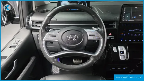 HYUNDAI STARIA 4WD LOUNGE 9-SEATER