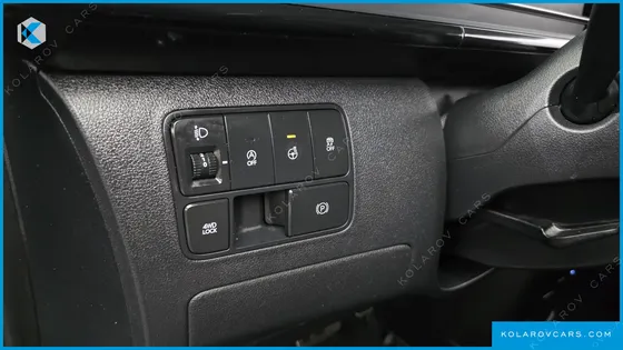 HYUNDAI STARIA 4WD LOUNGE 9-SEATER