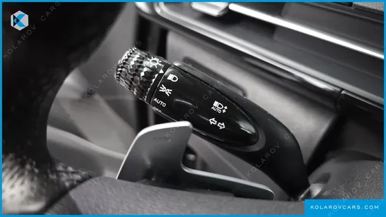 HYUNDAI STARIA 4WD LOUNGE 9-SEATER