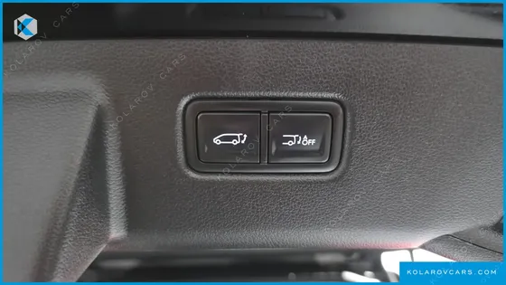 HYUNDAI STARIA 4WD LOUNGE 9-SEATER