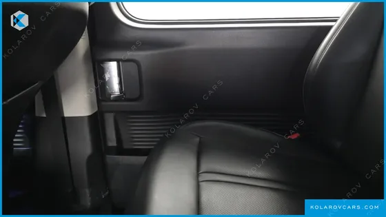 HYUNDAI STARIA 4WD LOUNGE 9-SEATER