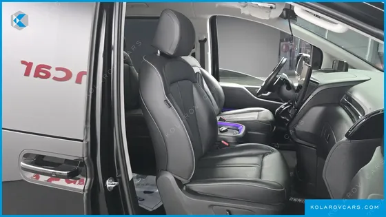 HYUNDAI STARIA 4WD LOUNGE 9-SEATER