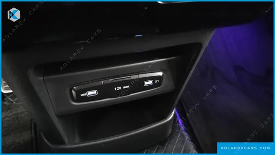 HYUNDAI STARIA 4WD LOUNGE 9-SEATER