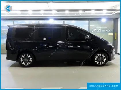HYUNDAI STARIA 4WD LOUNGE 9-SEATER