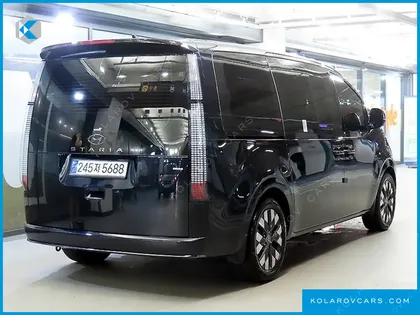 HYUNDAI STARIA 4WD LOUNGE 9-SEATER