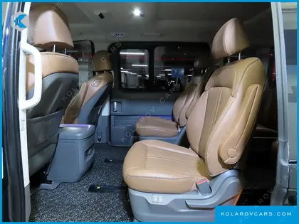 HYUNDAI STARIA 4WD LOUNGE 9-SEATER