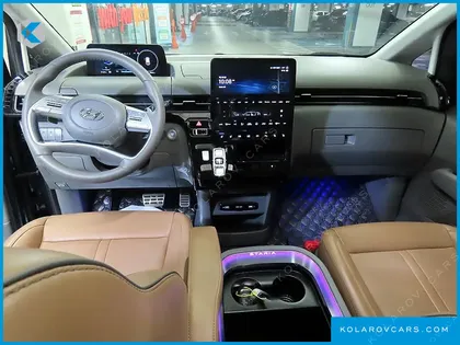 HYUNDAI STARIA 4WD LOUNGE 9-SEATER