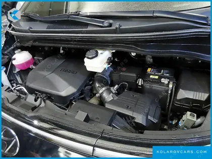 HYUNDAI STARIA 4WD LOUNGE 9-SEATER