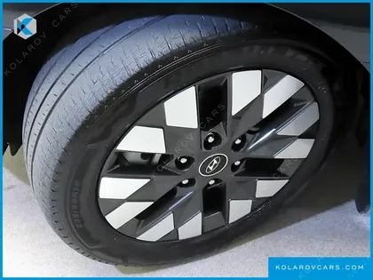 HYUNDAI STARIA 4WD LOUNGE 9-SEATER