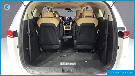 KIA CARNIVAL 9-SEATER PRESTIGE