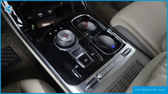 KIA CARNIVAL GASOLINE 7-SEATER HI-LIMOUSINE