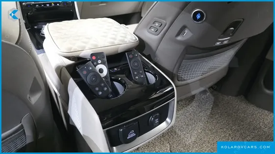 KIA CARNIVAL GASOLINE 7-SEATER HI-LIMOUSINE