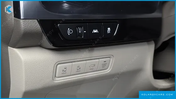 KIA CARNIVAL GASOLINE 7-SEATER HI-LIMOUSINE