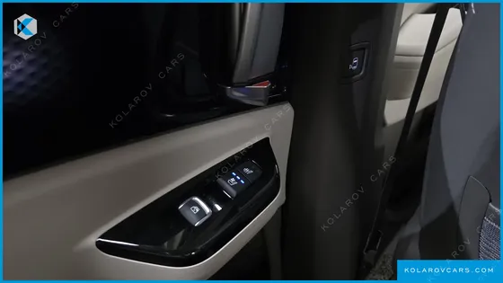 KIA CARNIVAL GASOLINE 7-SEATER HI-LIMOUSINE