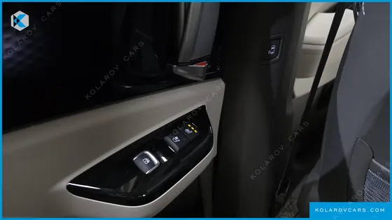 KIA CARNIVAL GASOLINE 7-SEATER HI-LIMOUSINE