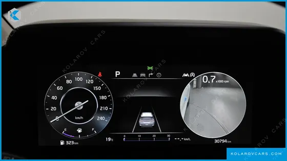 KIA CARNIVAL DIESEL 9-SEATER SIGNATURE