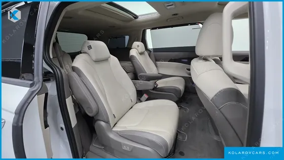 KIA CARNIVAL DIESEL 9-SEATER SIGNATURE