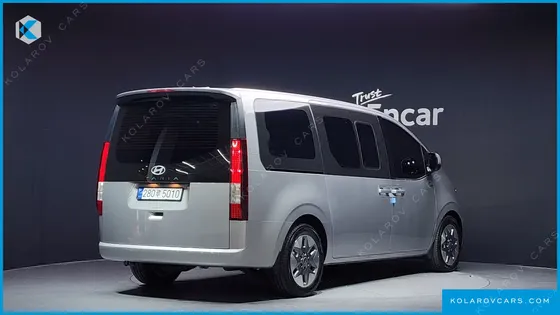 HYUNDAI STARIA TOURER 9-SEATER