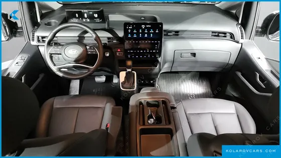 HYUNDAI STARIA TOURER 9-SEATER