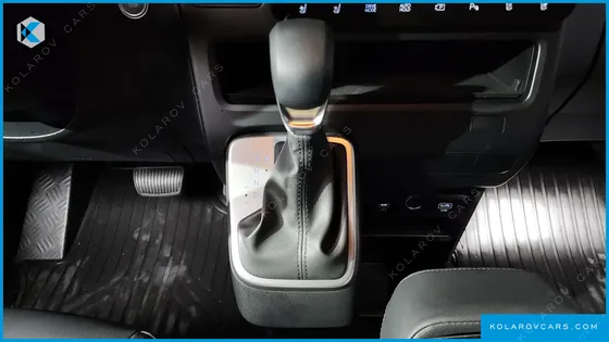 HYUNDAI STARIA TOURER 9-SEATER