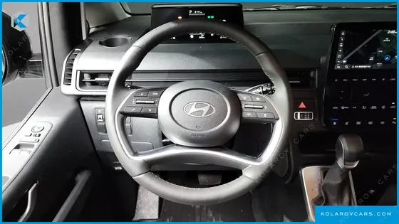 HYUNDAI STARIA TOURER 9-SEATER