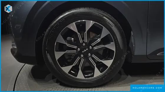 KIA CARNIVAL DIESEL 7-SEATER SIGNATURE