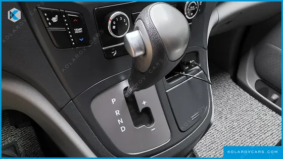 HYUNDAI STAREX WAGON 12-SEATER