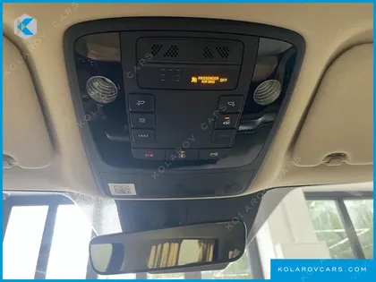 KIA CARNIVAL GASOLINE 9-SEATER HI-LIMOUSINE