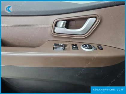 HYUNDAI STAREX URBAN 9-SEATER