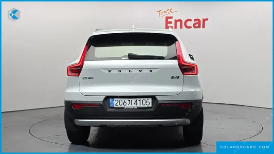 VOLVO XC40 B4 ULTIMATE BRIGHT