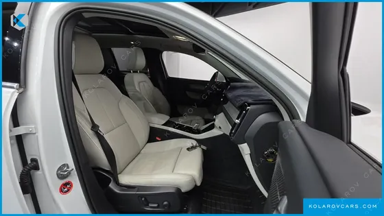 VOLVO XC40 B4 ULTIMATE BRIGHT