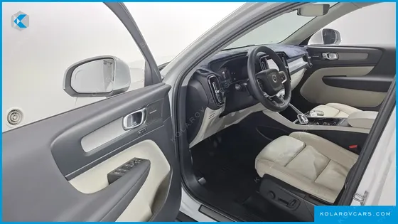 VOLVO XC40 B4 ULTIMATE BRIGHT