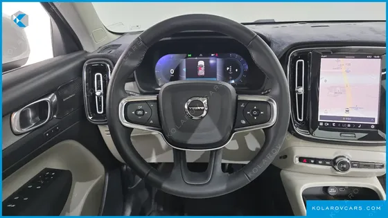 VOLVO XC40 B4 ULTIMATE BRIGHT