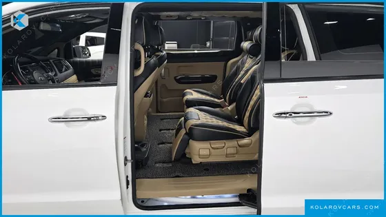 KIA CARNIVAL 7-SEATER LIMOUSINE