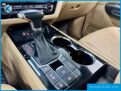 KIA CARNIVAL 9-SEATER HI-LIMOUSINE