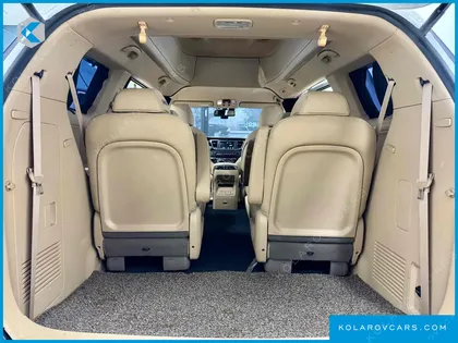 KIA CARNIVAL 9-SEATER HI-LIMOUSINE