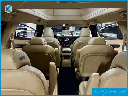 KIA CARNIVAL 9-SEATER HI-LIMOUSINE