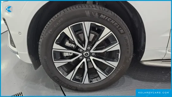 VOLVO XC60 B5 ULTRA BRIGHT