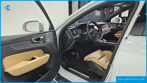 VOLVO XC60 B5 ULTRA BRIGHT