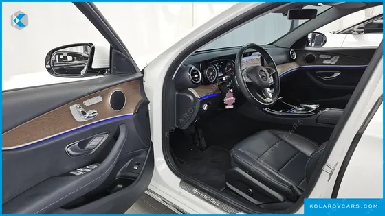 MERCEDES E-CLASS E300 4MATIC EXCLUSIVE STANDARD