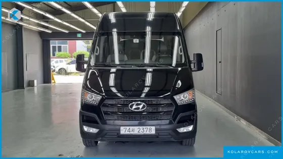 HYUNDAI SOLATI 15-SEATER