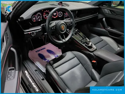 PORSCHE 911 CARRERA 4 GTS