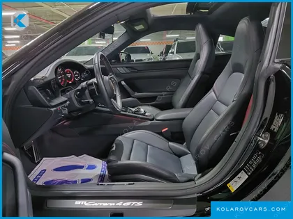 PORSCHE 911 CARRERA 4 GTS