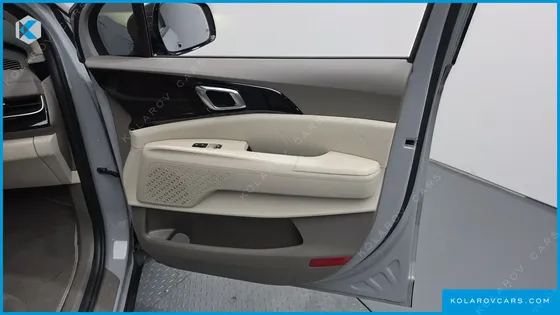 KIA CARNIVAL GASOLINE 7-SEATER GRAVITY