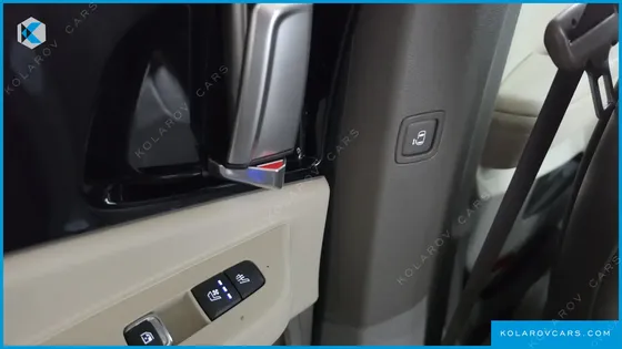 KIA CARNIVAL GASOLINE 7-SEATER GRAVITY