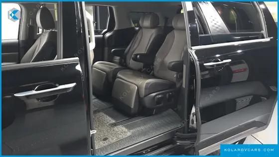 KIA CARNIVAL DIESEL 7-SEATER SIGNATURE
